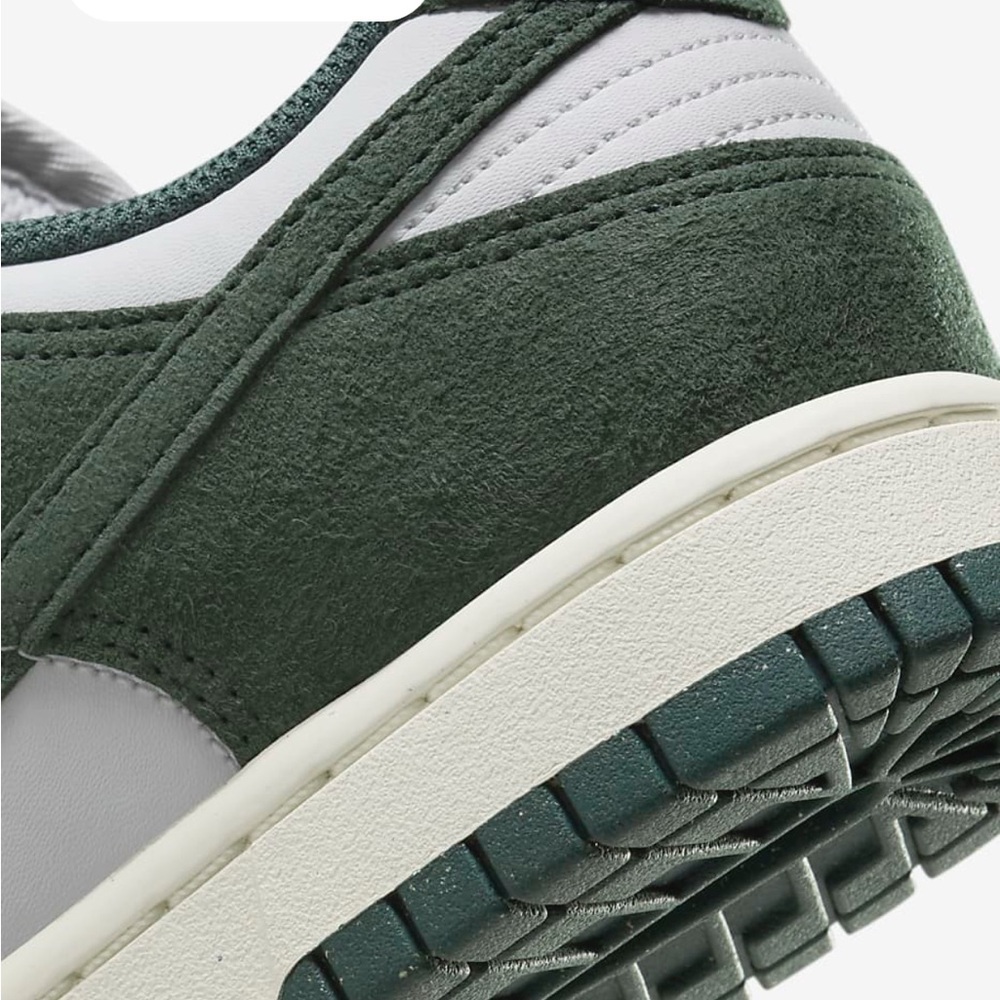 NWT Women’s Nike Dunk Low Green and White Sneakers - Picture 12 of 14